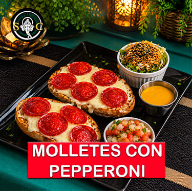 Molletes Con Pepperoni